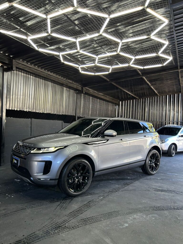 Reflexo espelhado no verniz de fábrica após aplicação de vitrificador na i9 Detail.