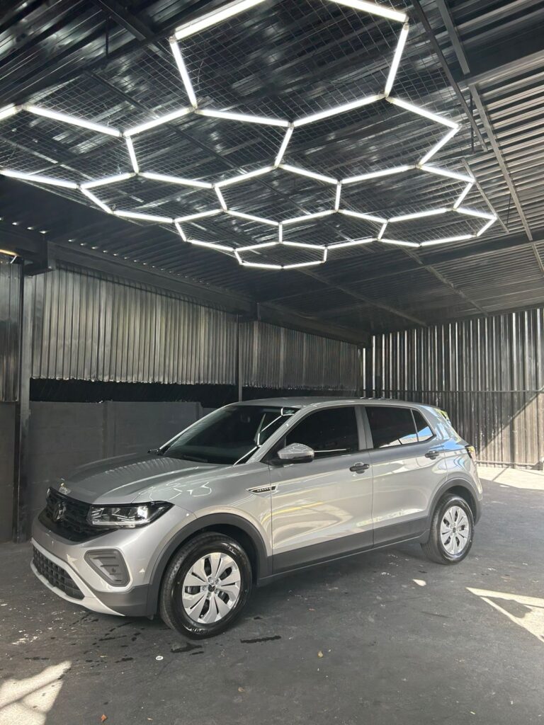 Reflexo espelhado no verniz de fábrica após aplicação de vitrificador na i9 Detail.