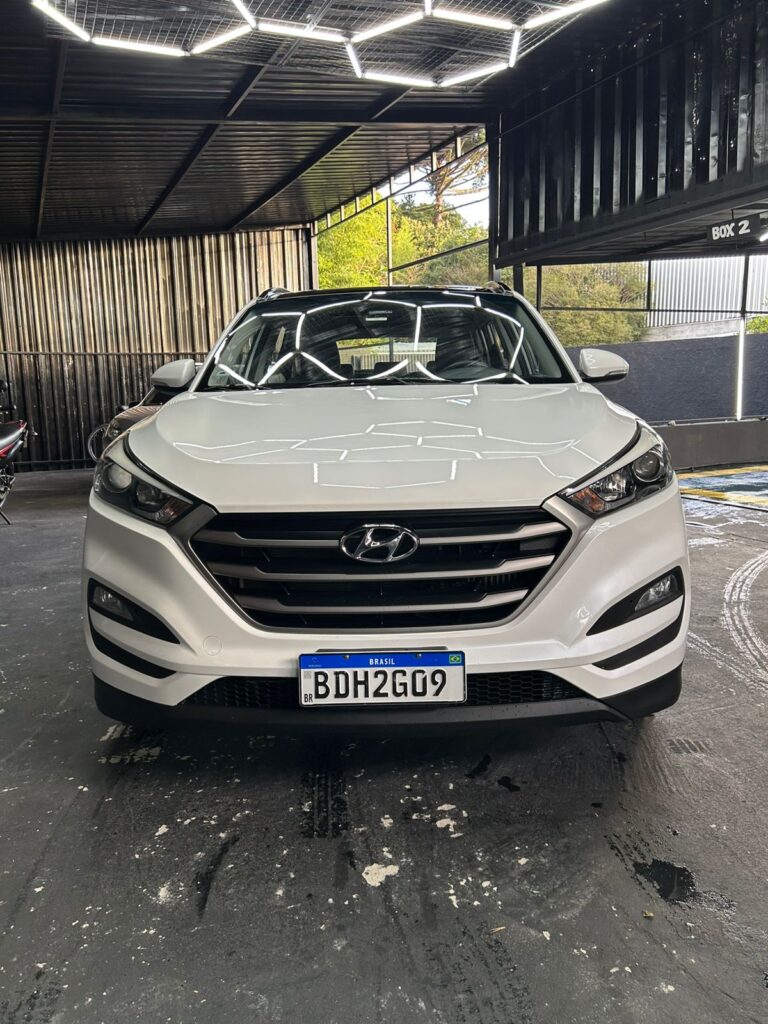 Estética automotiva premium e blindagem de verniz para carros novos em Curitiba.