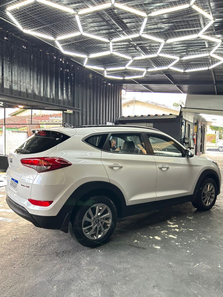 Estética automotiva premium e blindagem de verniz para carros novos em Curitiba.